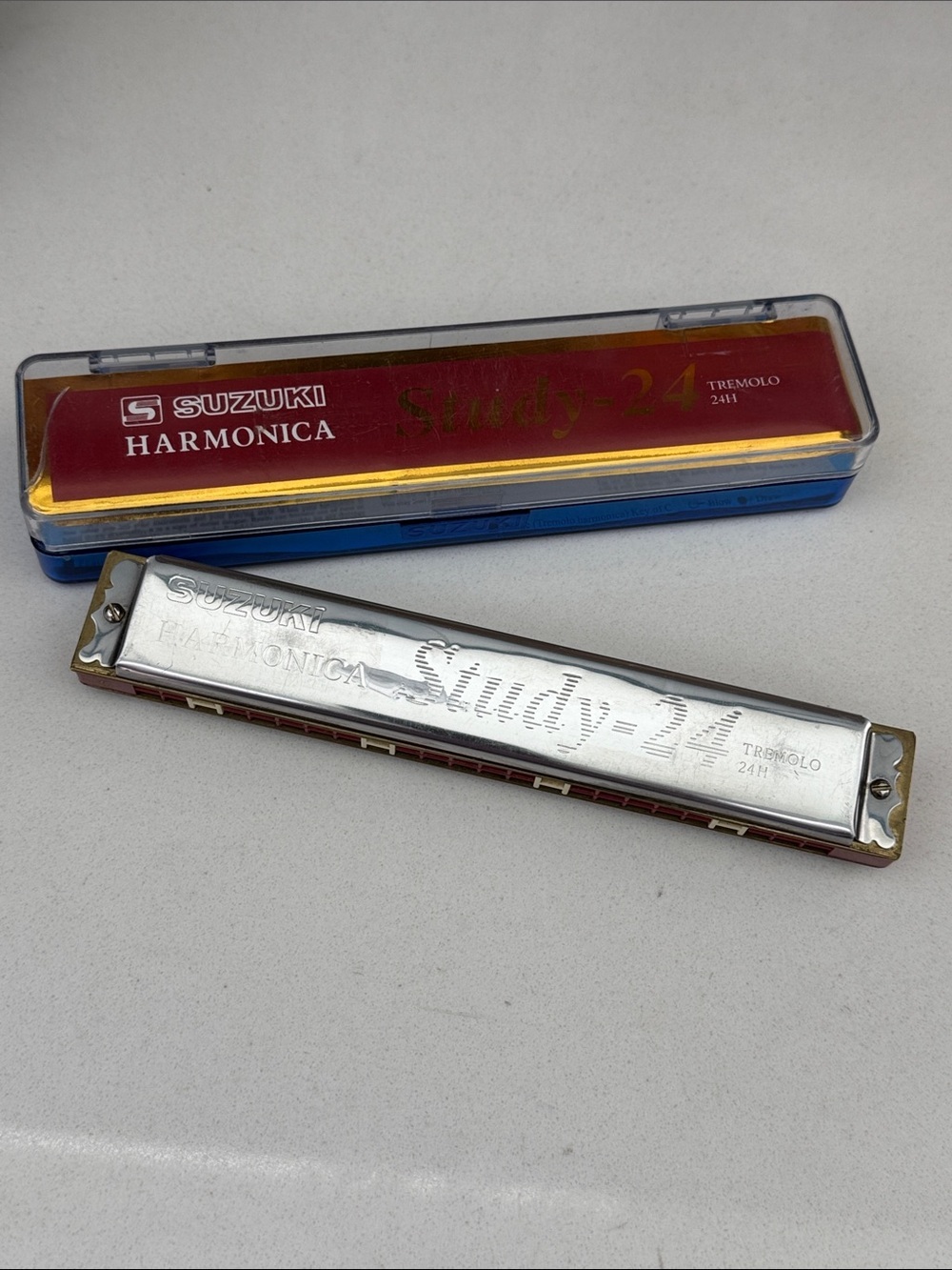 Suzuki study 24 hole - key of C Tremolo Harmonica - Silver tone / red